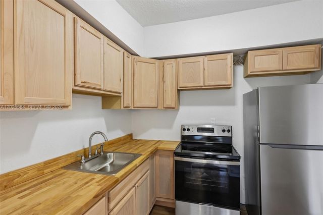 1045 NW 115th St, Miami, FL 33168