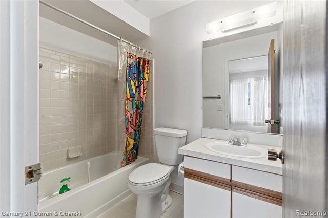 20207 Evergreen Meadows Road, Southfield, MI 48076