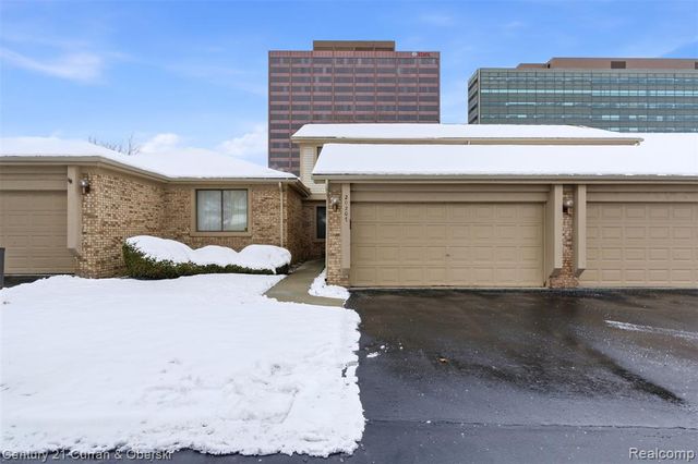 20207 Evergreen Meadows Road, Southfield, MI 48076