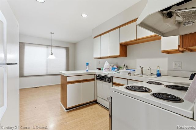 20207 Evergreen Meadows Road, Southfield, MI 48076