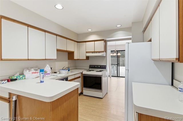 20207 Evergreen Meadows Road, Southfield, MI 48076