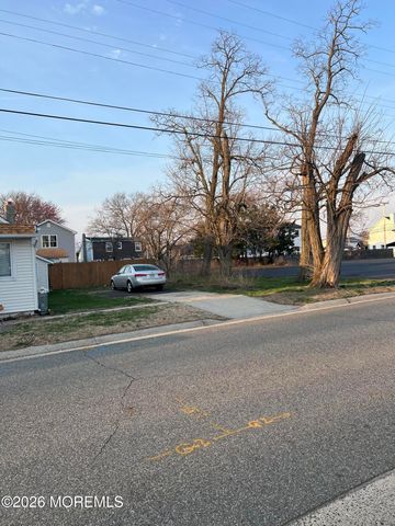 427 Sullivan Place, Union Beach, NJ 07735