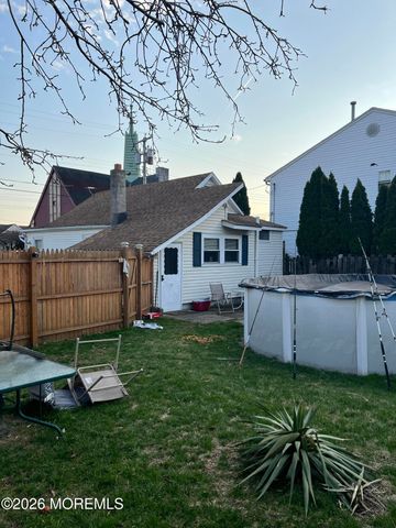 427 Sullivan Place, Union Beach, NJ 07735