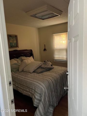 427 Sullivan Place, Union Beach, NJ 07735