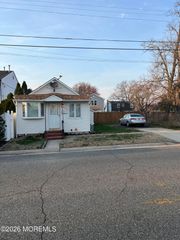 427 Sullivan Place, Union Beach, NJ 07735