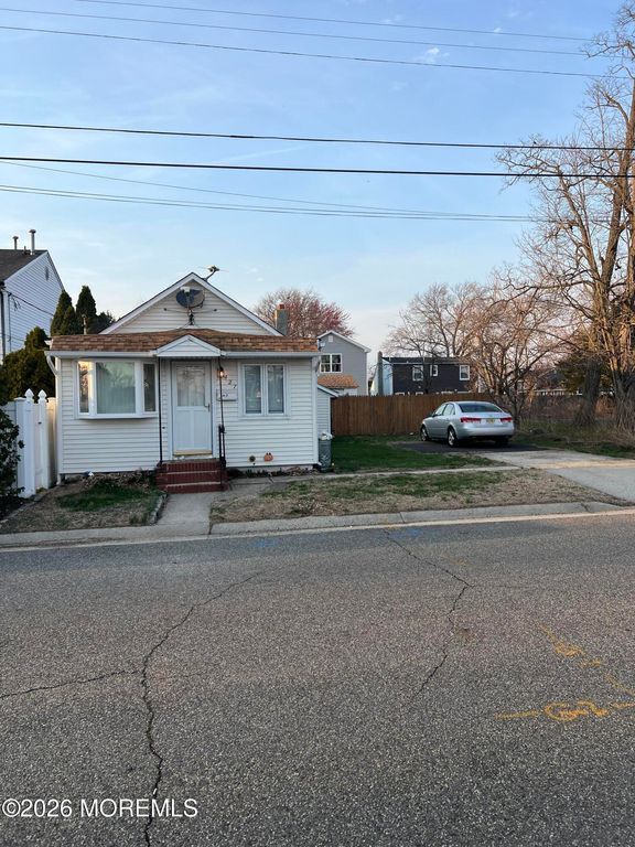 427 Sullivan Place, Union Beach, NJ 07735