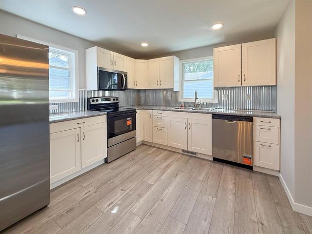 1235 E Sylvan Avenue, Appleton, WI 54915
