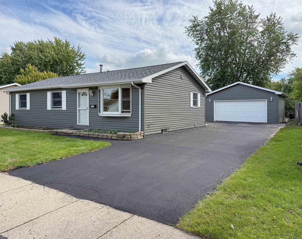 1235 E Sylvan Avenue, Appleton, WI 54915