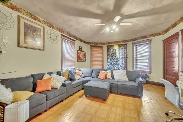 720 E Meeker Avenue, Joliet, IL 60432