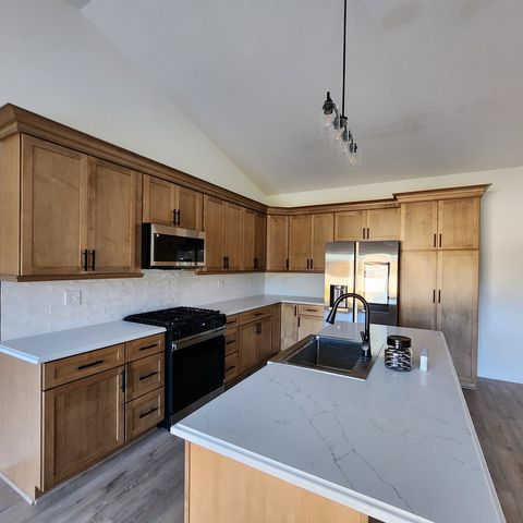 422 View Street, Ottawa, IL 61350