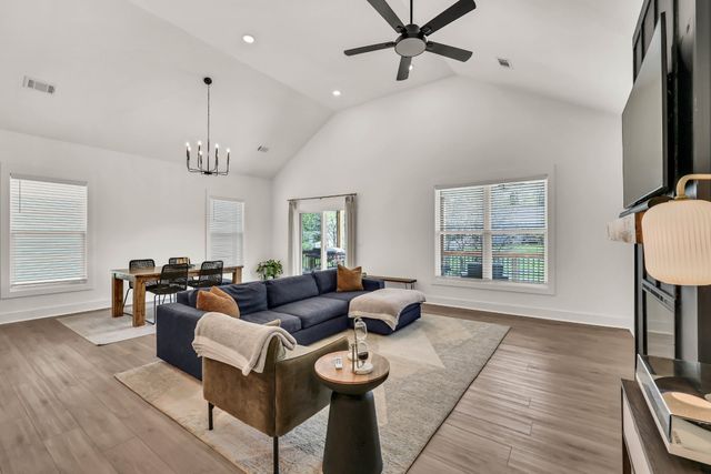 623 Centre St, Pleasant View, TN 37146