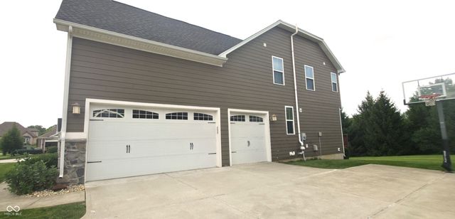 4525 Golden Eagle Court, Zionsville, IN 46077