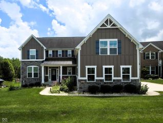 4525 Golden Eagle Court, Zionsville, IN 46077