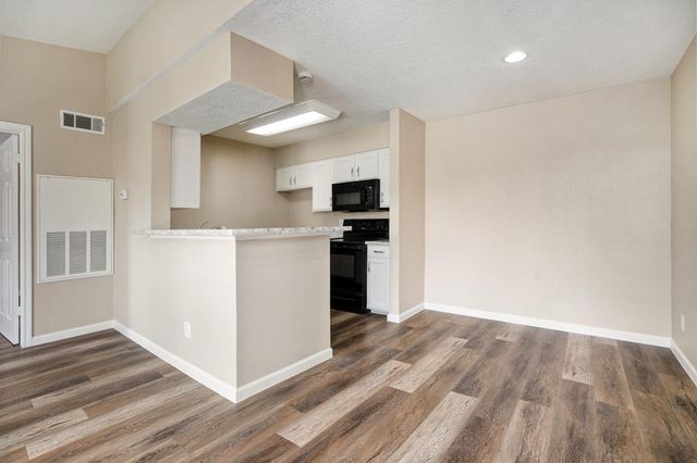 18800 Egret Bay Boulevard 306, Webster, TX 77058