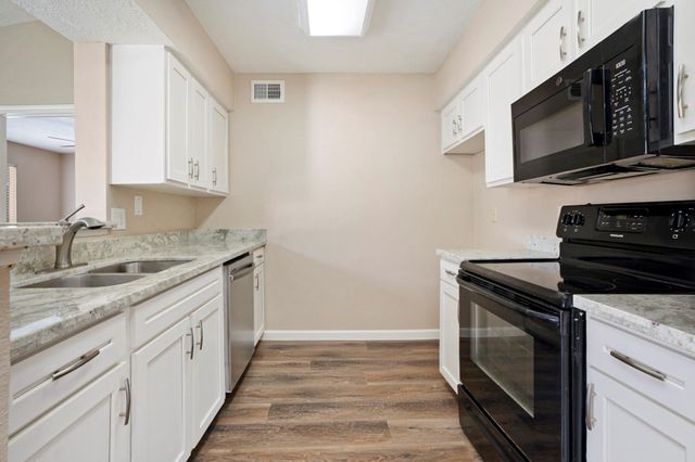 18800 Egret Bay Boulevard 306, Webster, TX 77058