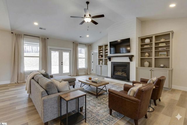 320 Jones Kelley Road, Travelers Rest, SC 29690