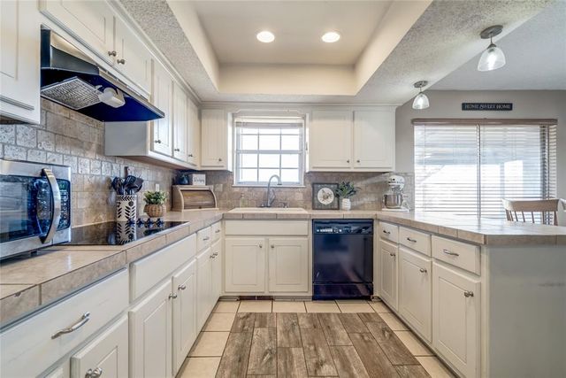 325 Choctaw Place, Yukon, OK 73099