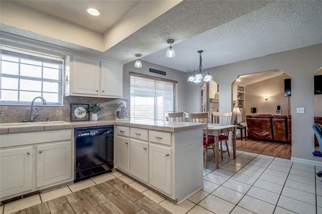 325 Choctaw Place, Yukon, OK 73099