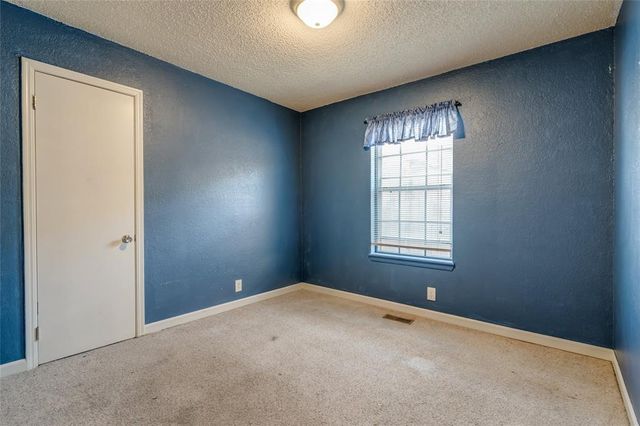 325 Choctaw Place, Yukon, OK 73099