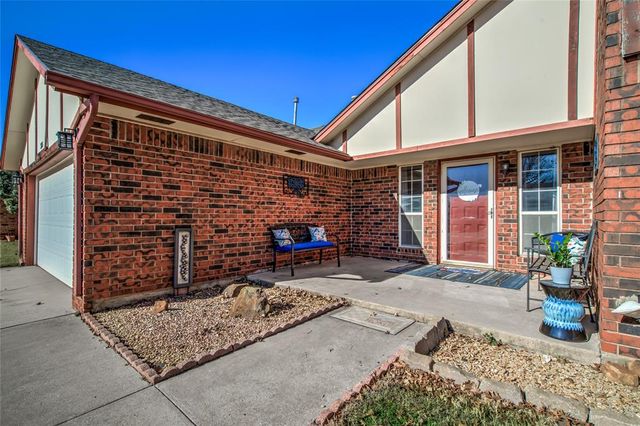 325 Choctaw Place, Yukon, OK 73099