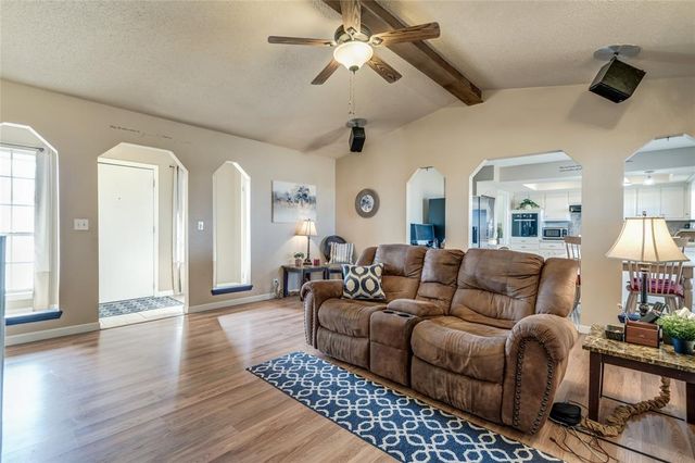 325 Choctaw Place, Yukon, OK 73099