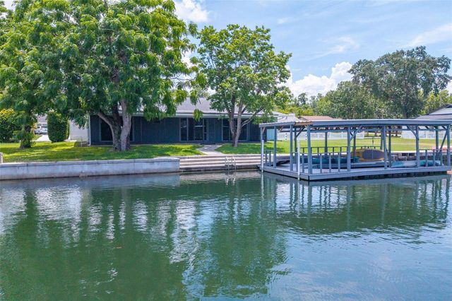 1218 SE 5TH AVENUE, Crystal River, FL 34429