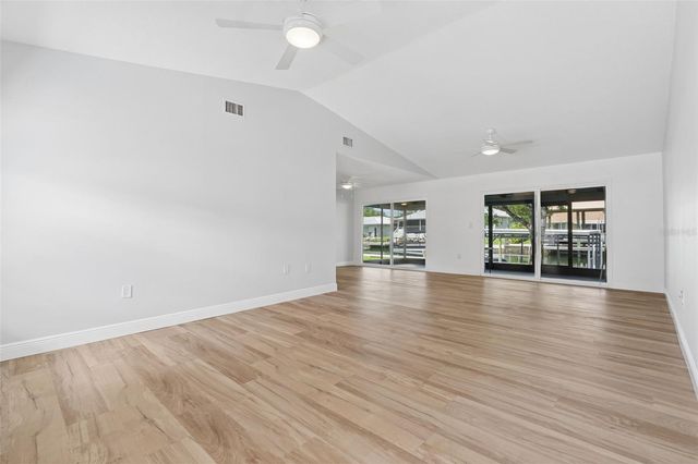 1218 SE 5TH AVENUE, Crystal River, FL 34429