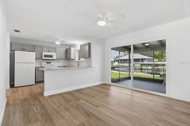 1218 SE 5TH AVENUE, Crystal River, FL 34429