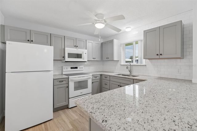 1218 SE 5TH AVENUE, Crystal River, FL 34429