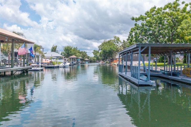 1218 SE 5TH AVENUE, Crystal River, FL 34429