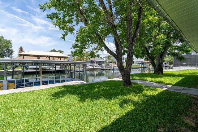 1218 SE 5TH AVENUE, Crystal River, FL 34429