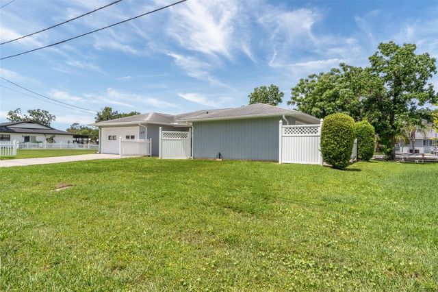 1218 SE 5TH AVENUE, Crystal River, FL 34429