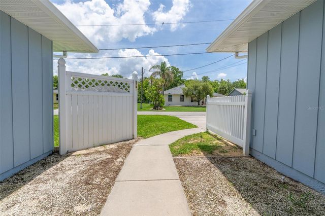 1218 SE 5TH AVENUE, Crystal River, FL 34429