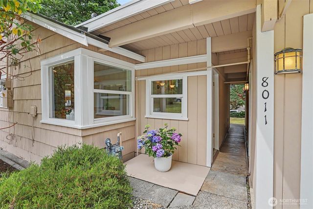 8011 SE 57th Street, Mercer Island, WA 98040