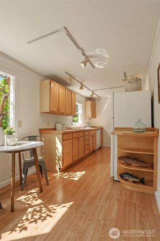 8011 SE 57th Street, Mercer Island, WA 98040