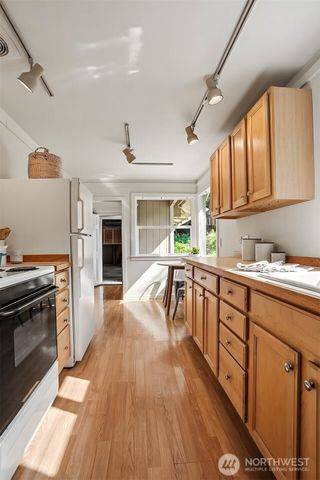 8011 SE 57th Street, Mercer Island, WA 98040