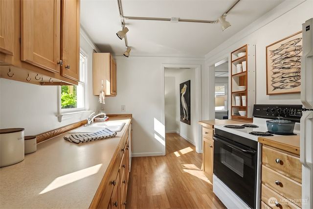8011 SE 57th Street, Mercer Island, WA 98040