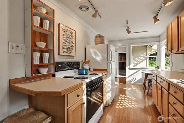 8011 SE 57th Street, Mercer Island, WA 98040