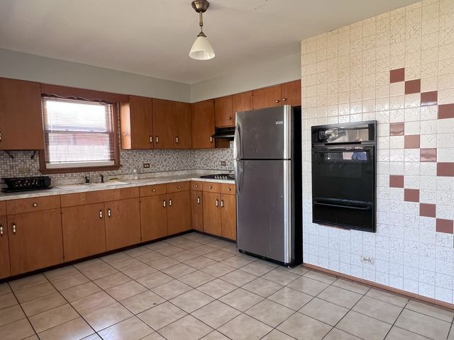 7824 W 80th Street, Bridgeview, IL 60455