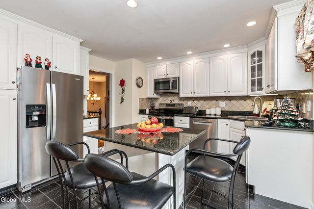 3016 Williamsburg Drive, Guilderland, NY 12303