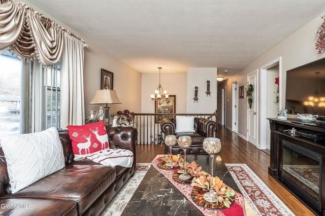 3016 Williamsburg Drive, Guilderland, NY 12303