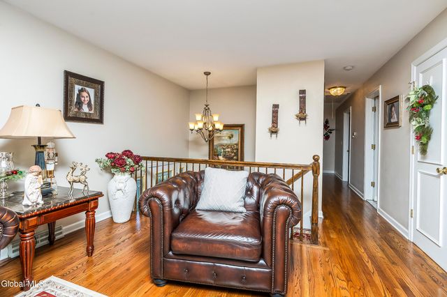 3016 Williamsburg Drive, Guilderland, NY 12303