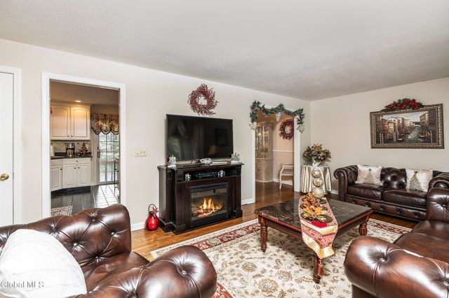 3016 Williamsburg Drive, Guilderland, NY 12303