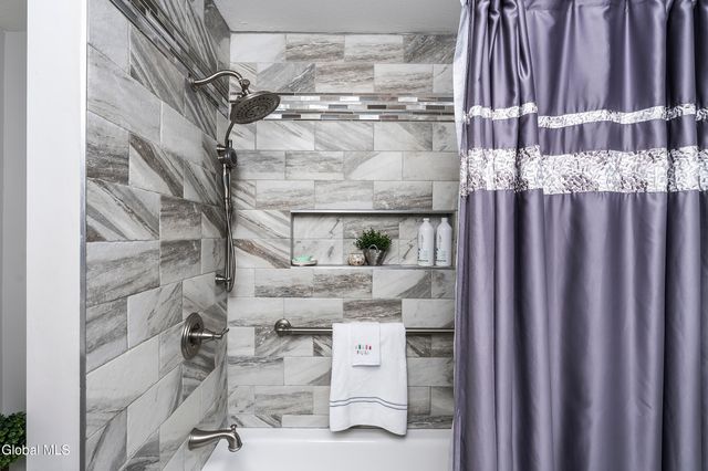 3016 Williamsburg Drive, Guilderland, NY 12303