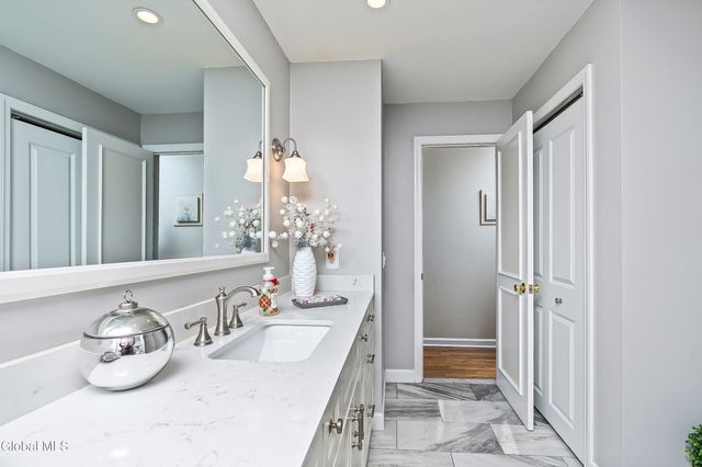 3016 Williamsburg Drive, Guilderland, NY 12303