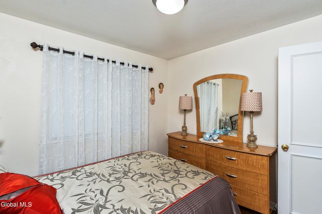 3016 Williamsburg Drive, Guilderland, NY 12303