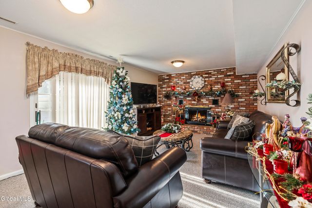 3016 Williamsburg Drive, Guilderland, NY 12303