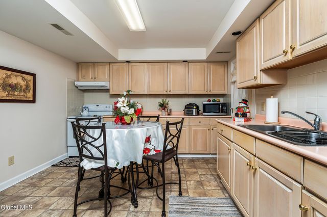 3016 Williamsburg Drive, Guilderland, NY 12303