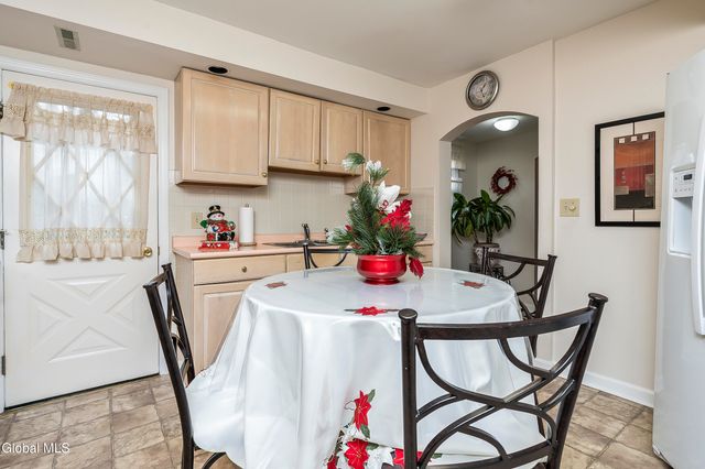 3016 Williamsburg Drive, Guilderland, NY 12303