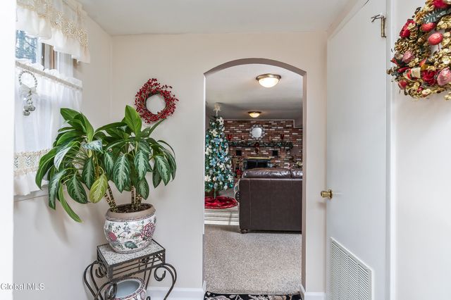 3016 Williamsburg Drive, Guilderland, NY 12303